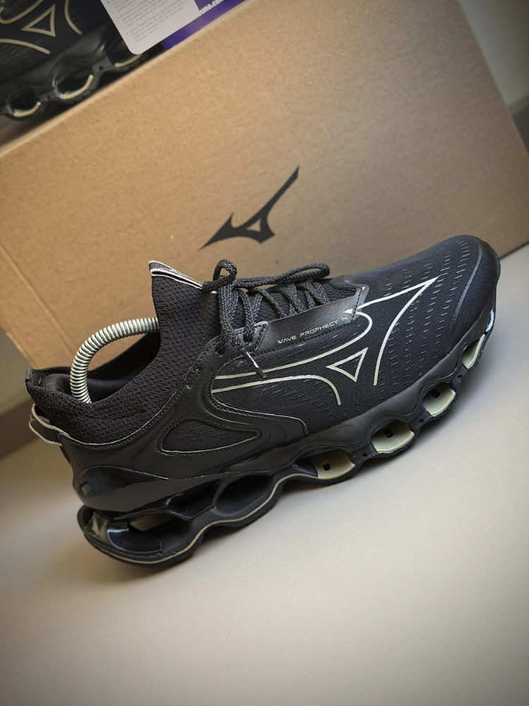 Mizuno Pro 14 - Preto e Dourado